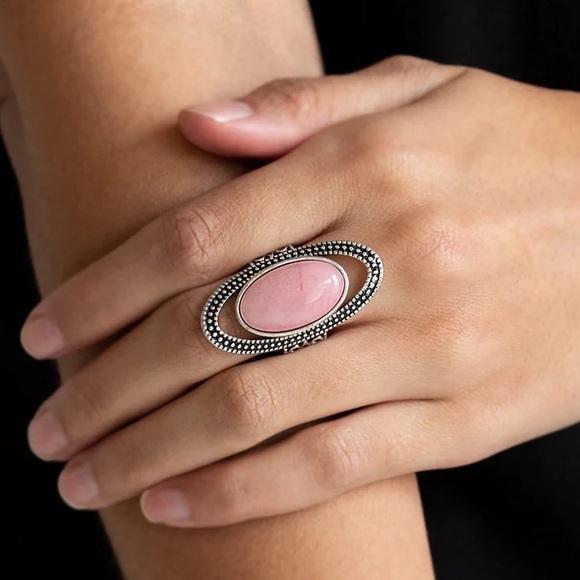 paparazzi Jewelry - Western Royalty Pink Stretchy Band Ring